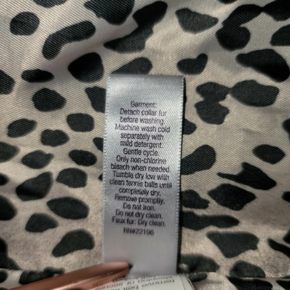 EUC JENNIFER LOPEZ  PUFFY ASSYMETRIC COAT SIZE PS - Picture 8 of 8